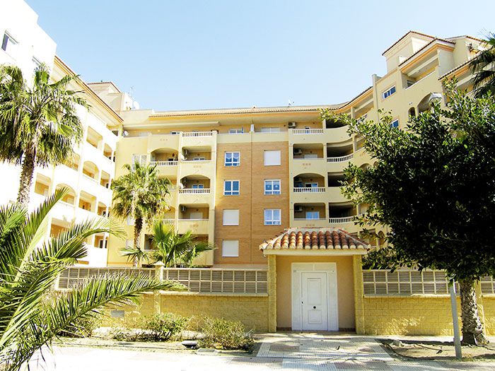 Vista exterior de los Apartamentos Maracay en Roquetas de Mar